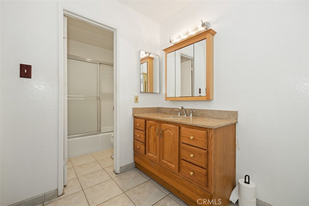 1030 W Macarthur Boulevard 62