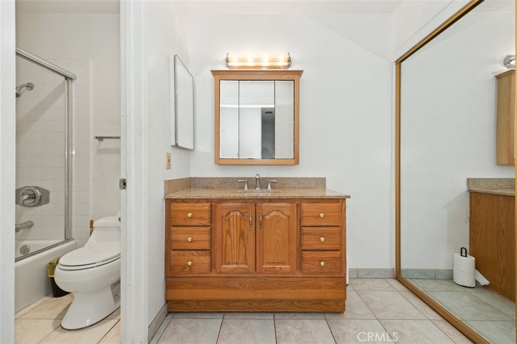 1030 W Macarthur Boulevard 62