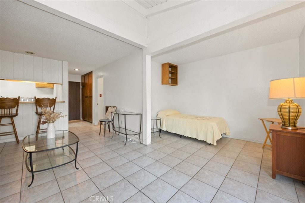 1030 W Macarthur Boulevard 62