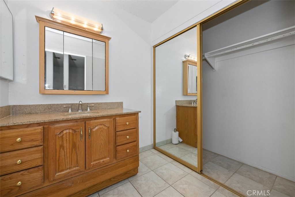 1030 W Macarthur Boulevard 62