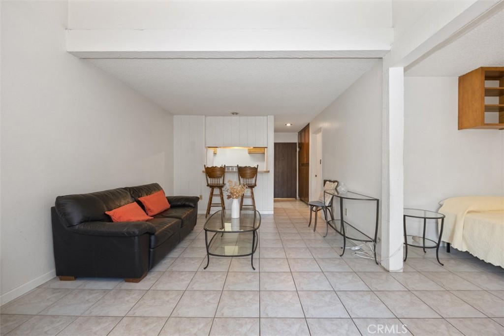 1030 W Macarthur Boulevard 62