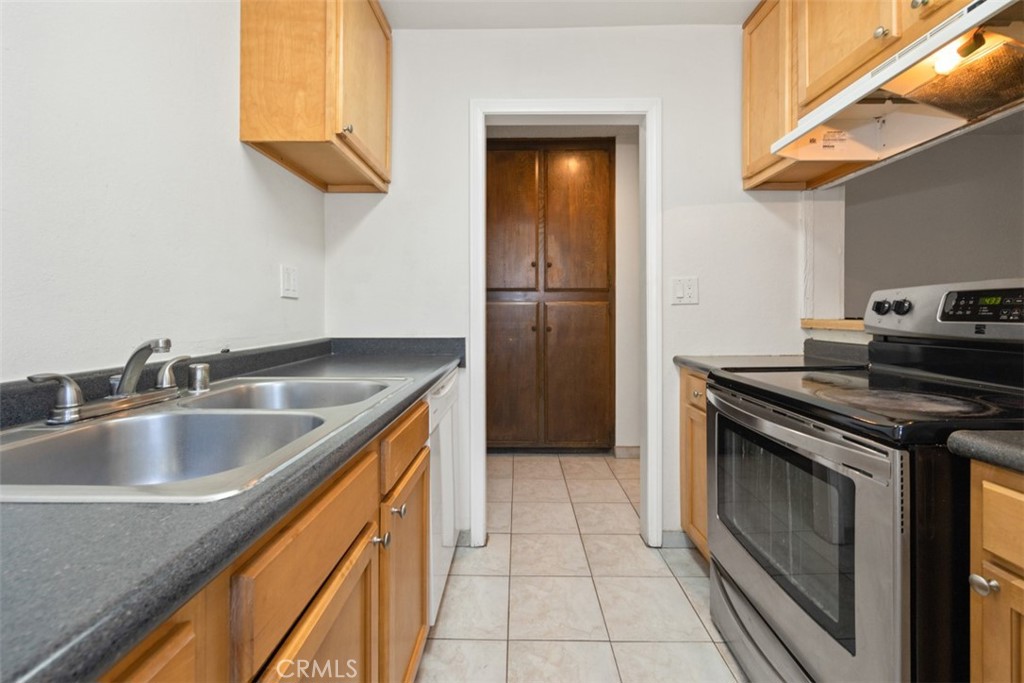 1030 W Macarthur Boulevard 62