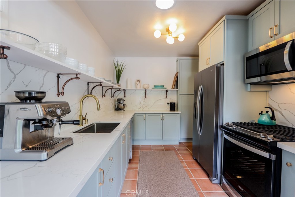 1276 E Appleton Street