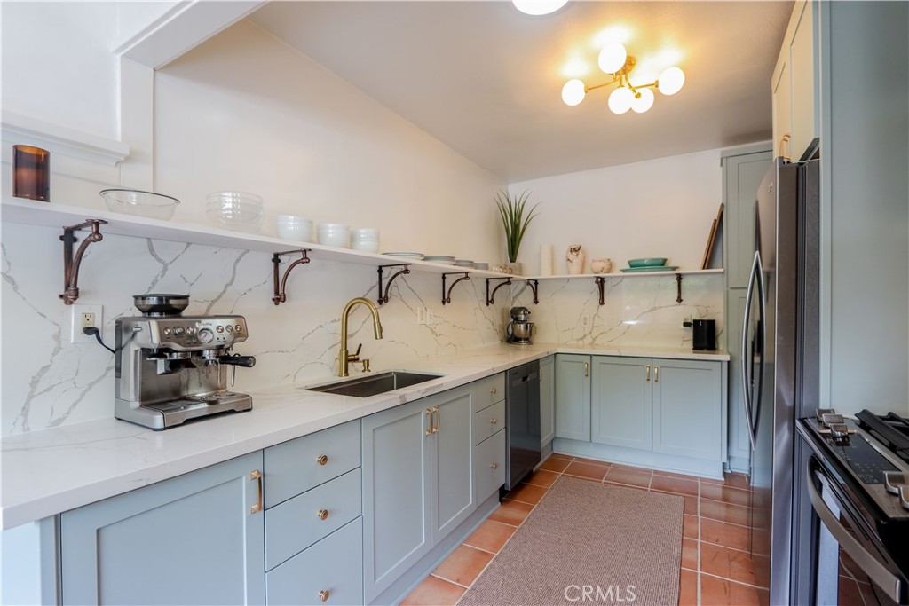 1276 E Appleton Street