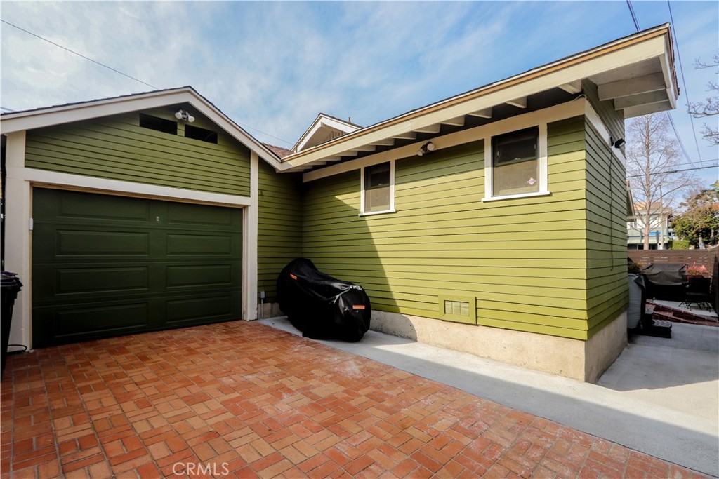 1276 E Appleton Street