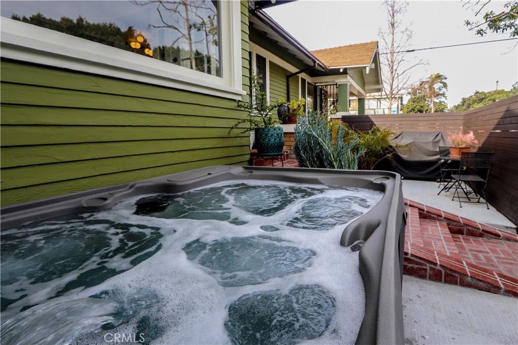 1276 E Appleton Street