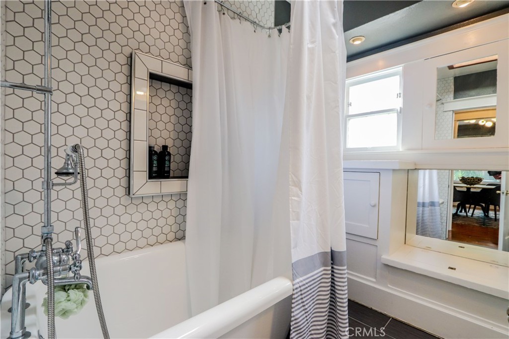 1276 E Appleton Street