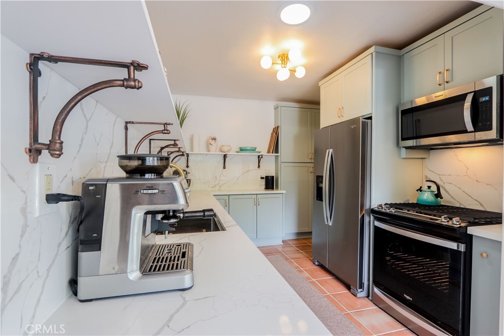 1276 E Appleton Street