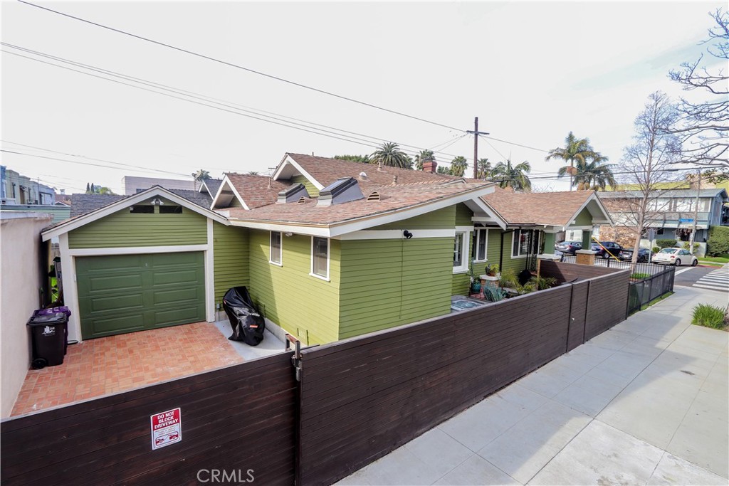 1276 E Appleton Street