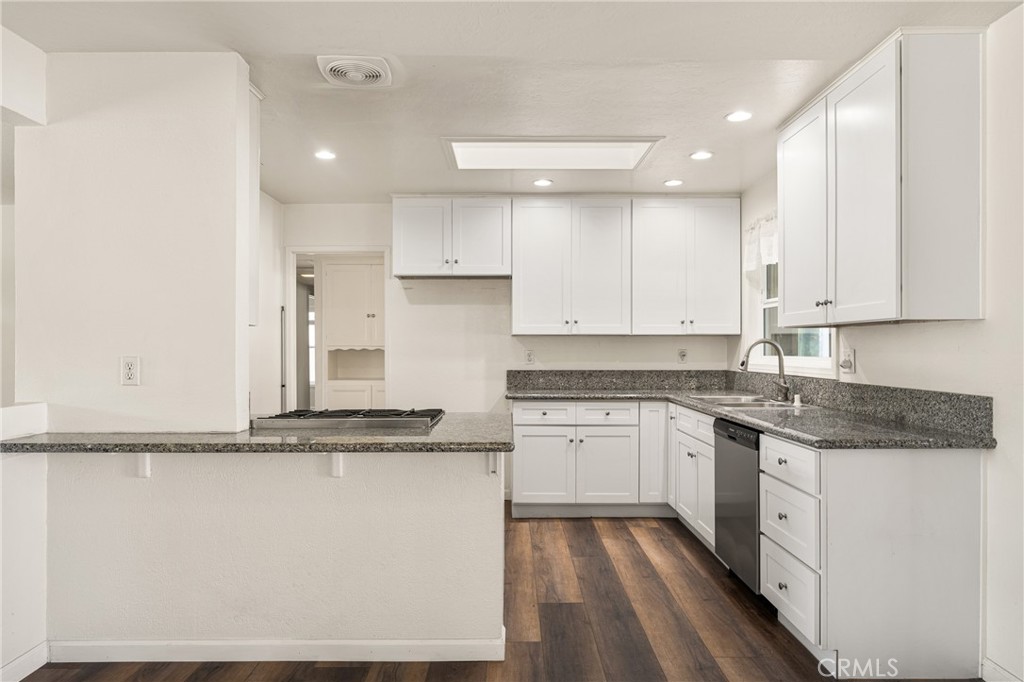 6351 Vanguard Avenue