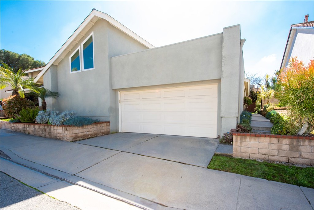 258 Echo Canyon Place