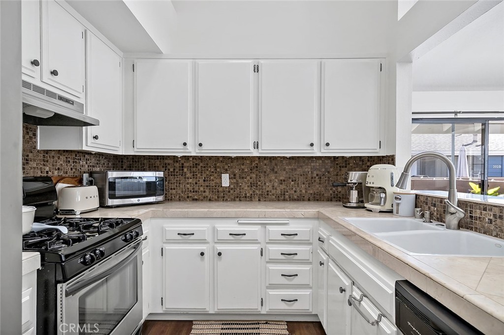 345 Avocado Street A4