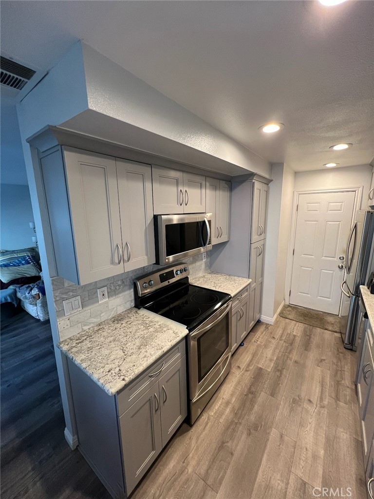 2833 E Jackson Avenue B