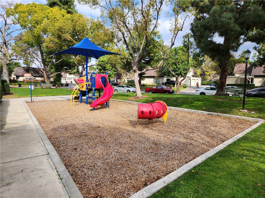 2833 E Jackson Avenue B