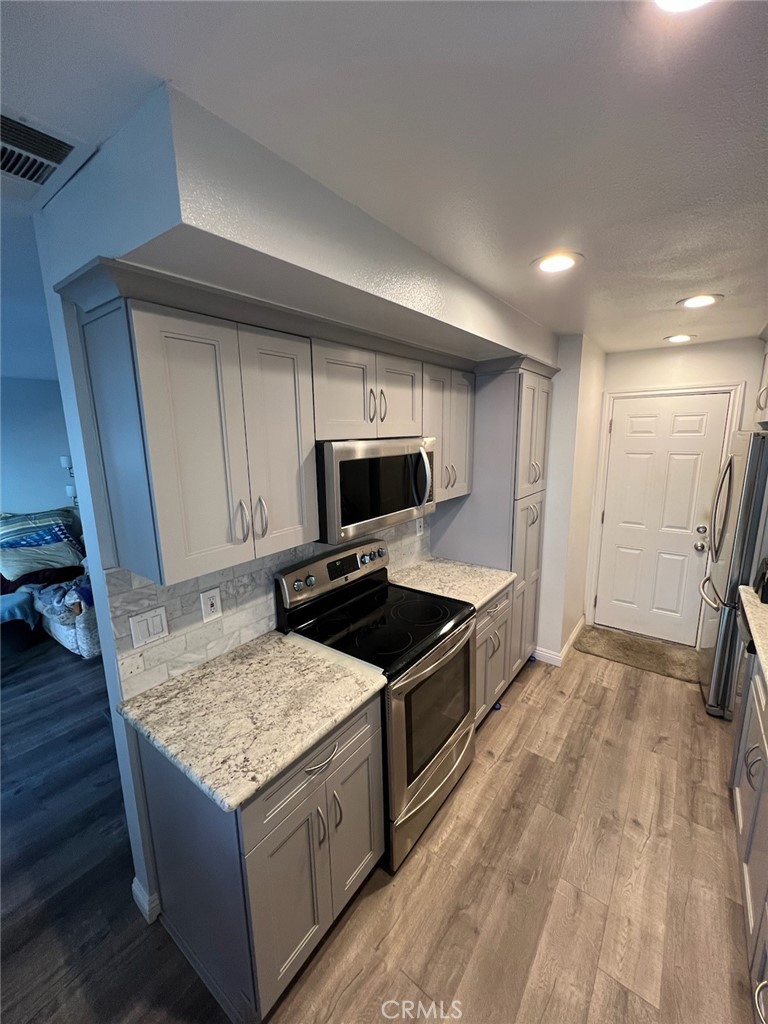 2833 E Jackson Avenue B