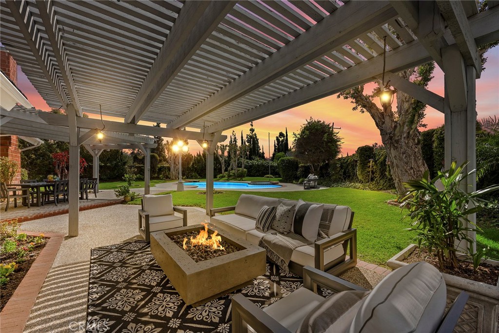 4945 Silver Spur Lane