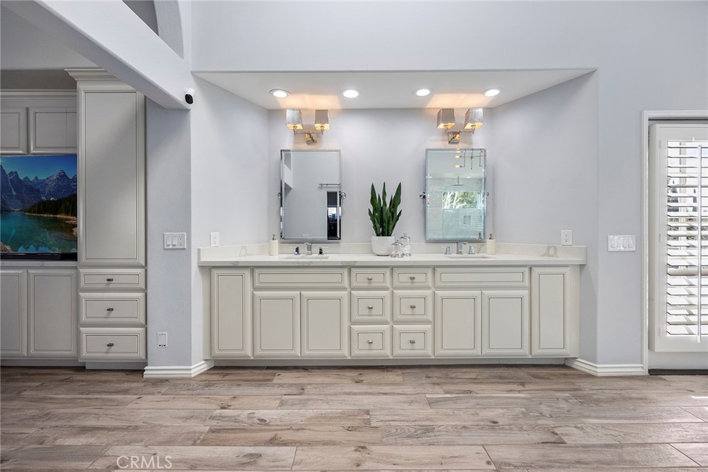 4945 Silver Spur Lane