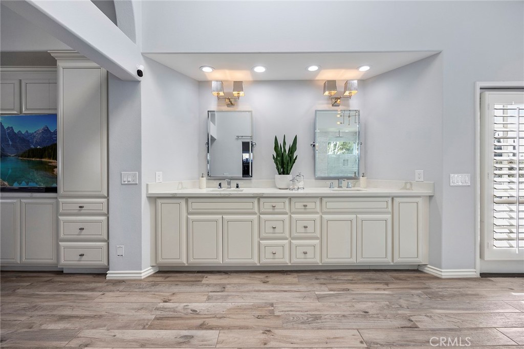 4945 Silver Spur Lane