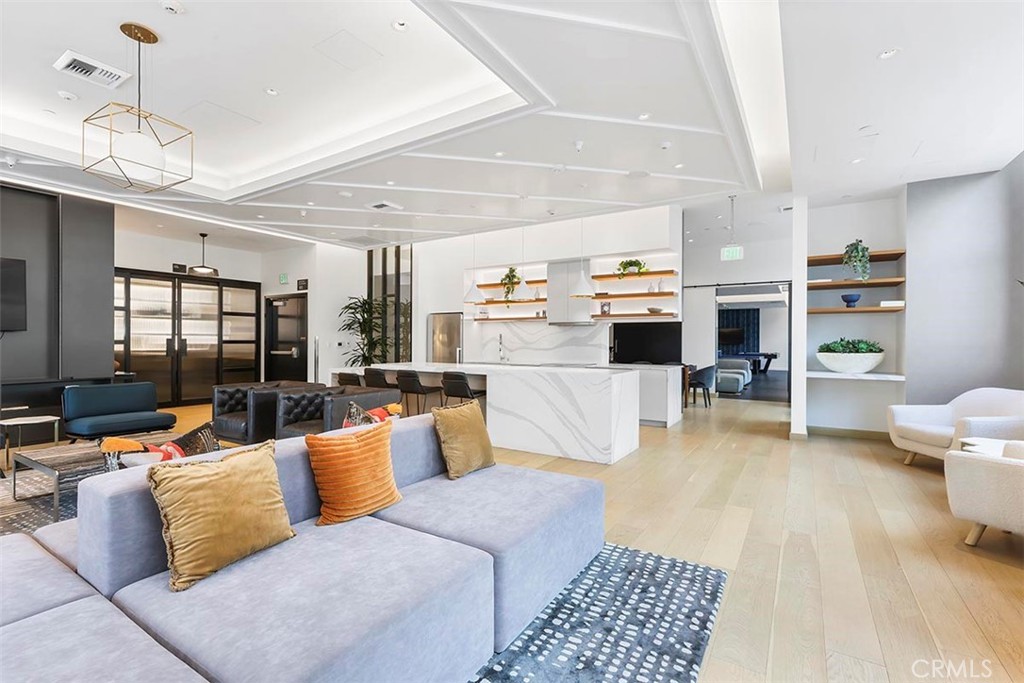 400 S Broadway 1701