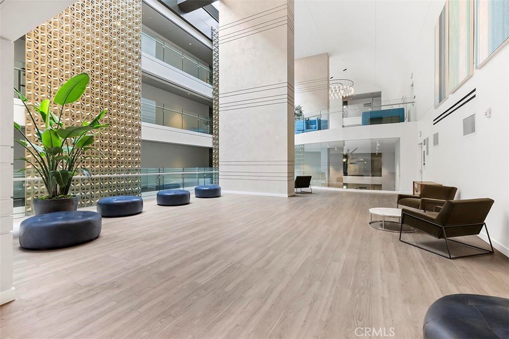 400 S Broadway 1701
