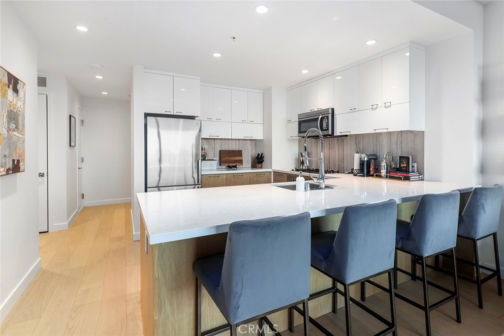 400 S Broadway 1701