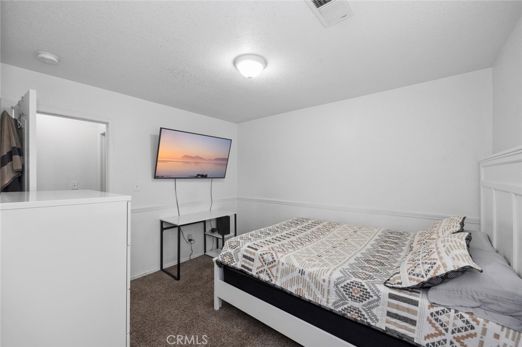 6912 Oak Forest Court