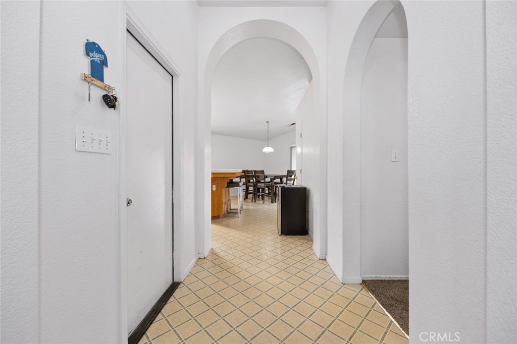 6912 Oak Forest Court