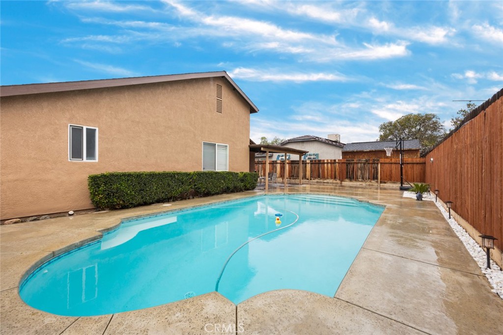 6912 Oak Forest Court