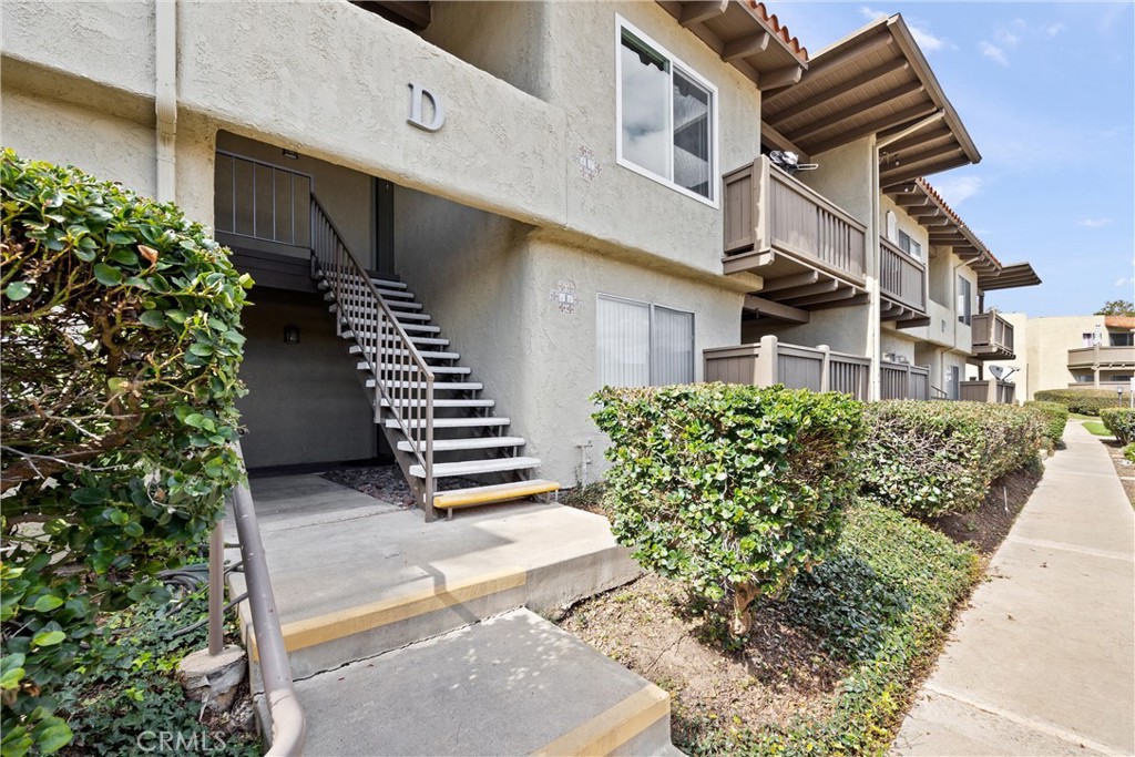 1345 Cabrillo Park Drive D09