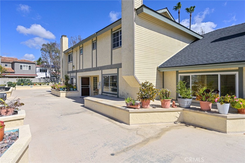 1044 LAGUNA Drive 17