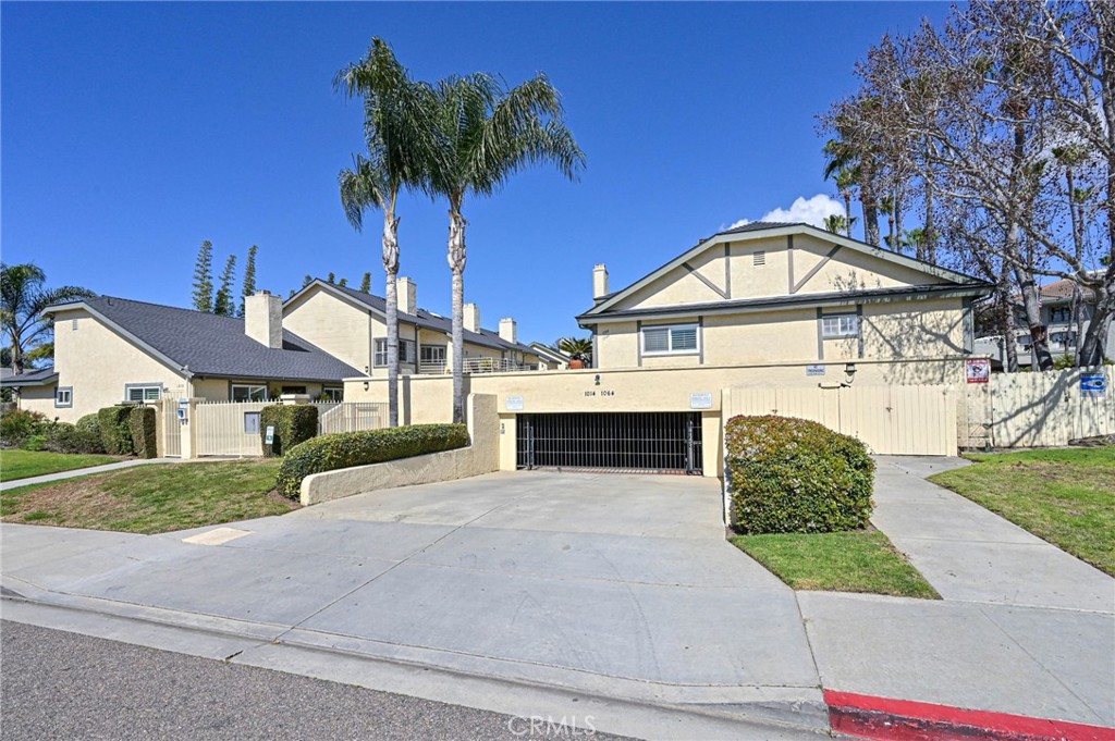 1044 LAGUNA Drive 17