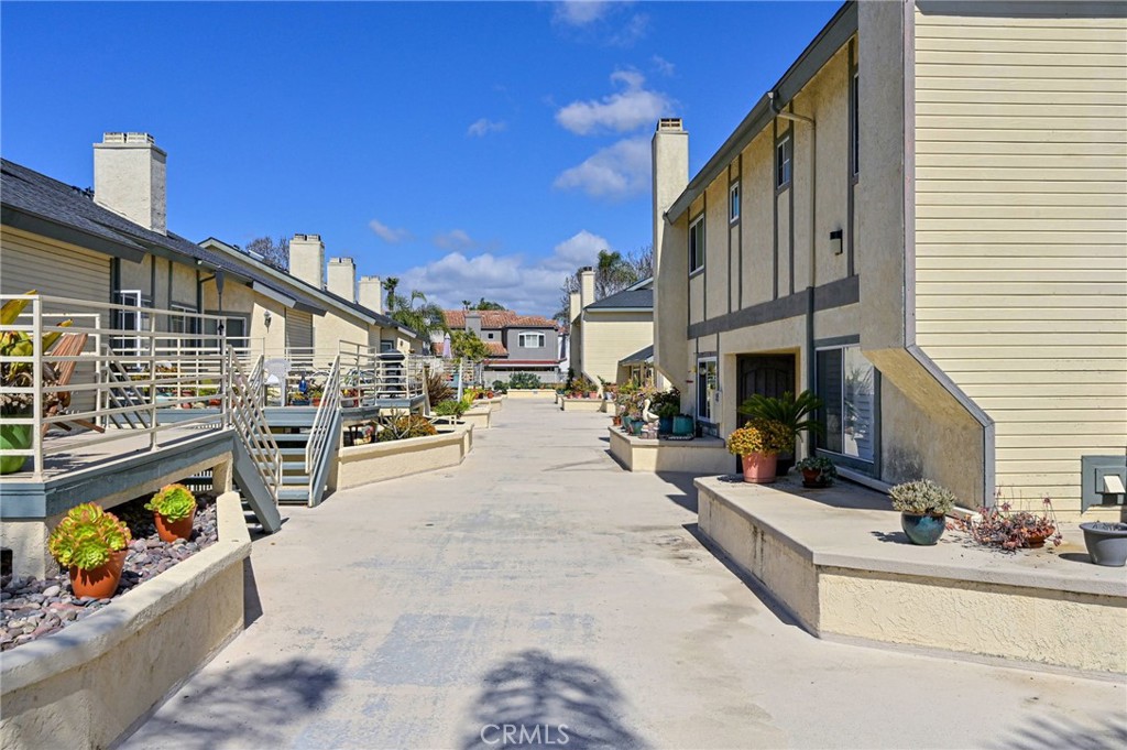 1044 LAGUNA Drive 17