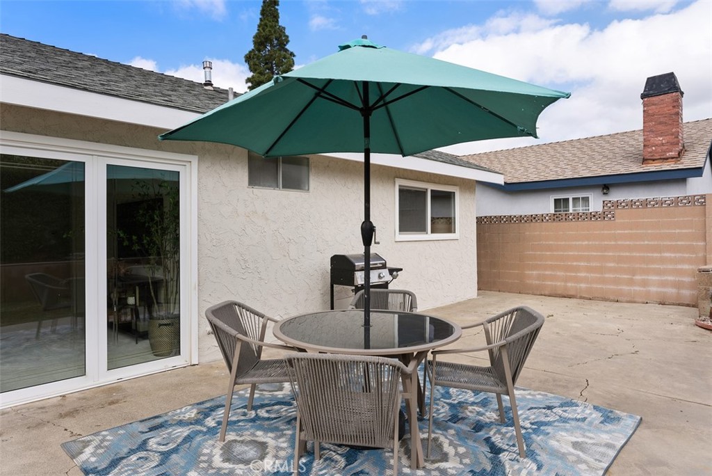 16552 Fountain Lane