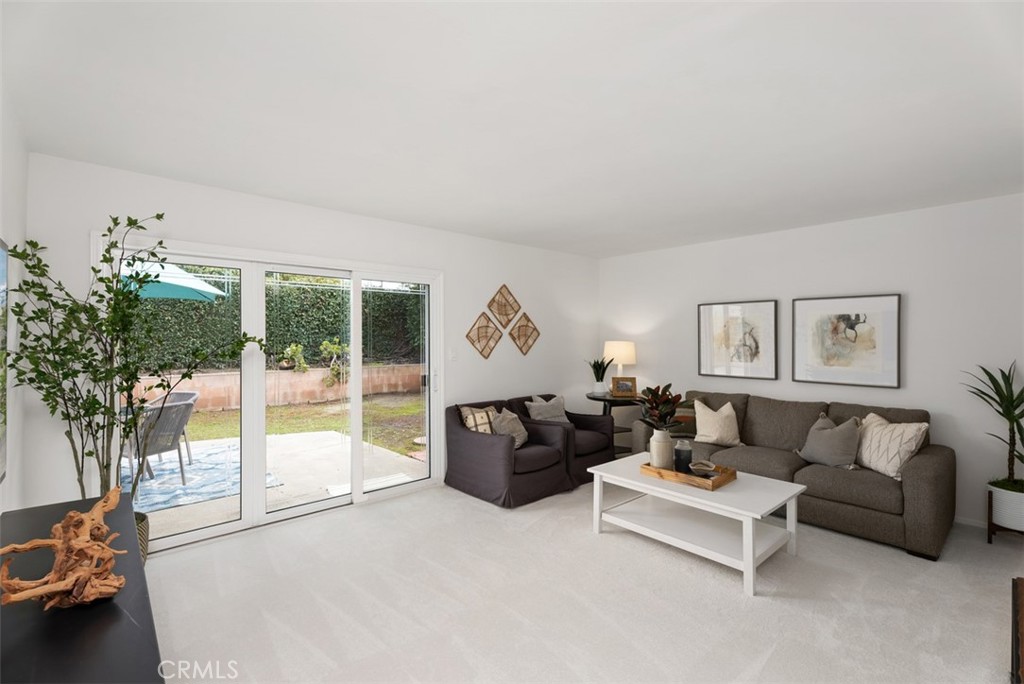 16552 Fountain Lane