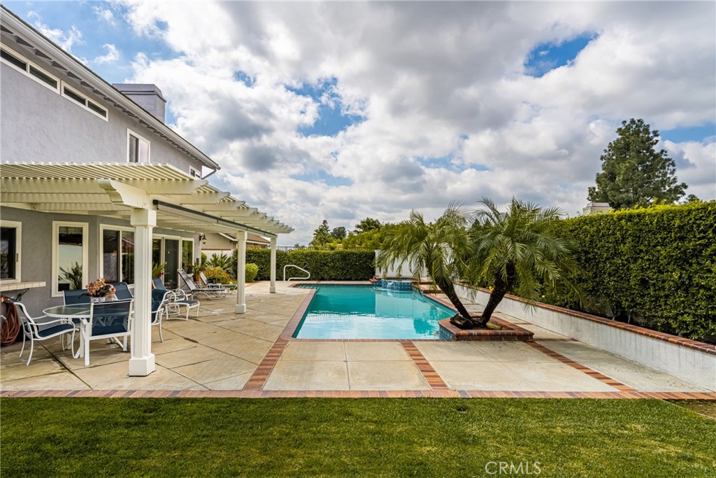 4349 Smoketree Avenue