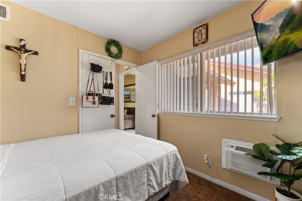 2226 N Eastwood Avenue