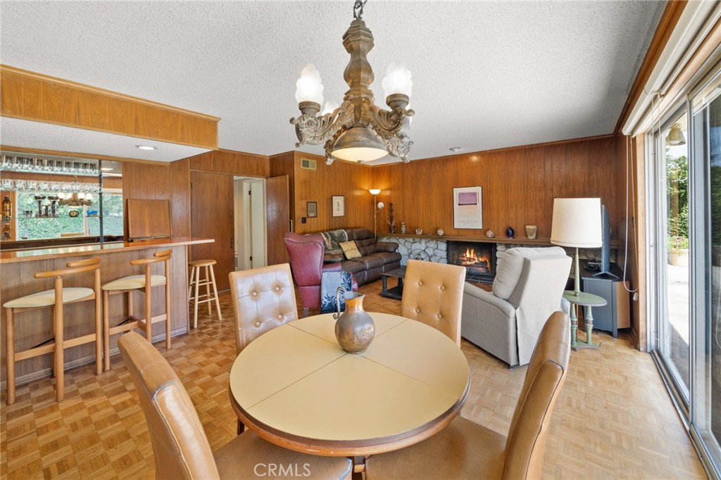 876 N Hillside Drive