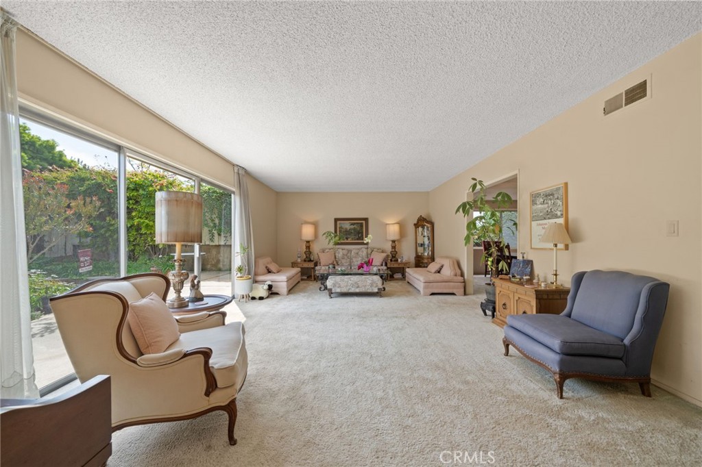 876 N Hillside Drive