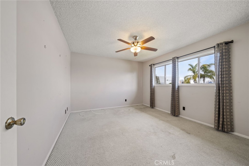 876 N Hillside Drive