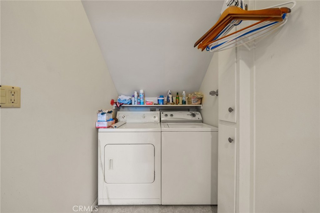 876 N Hillside Drive