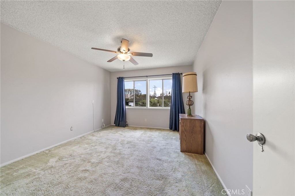 876 N Hillside Drive