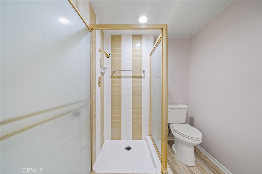 876 N Hillside Drive