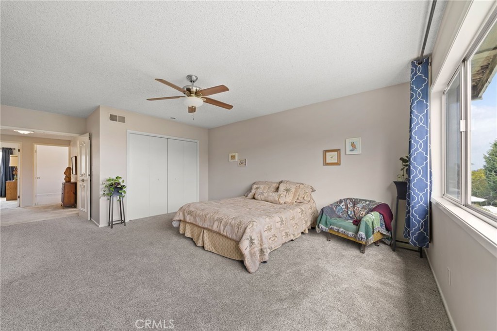 876 N Hillside Drive