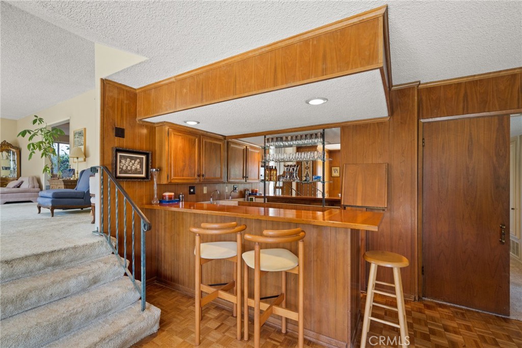 876 N Hillside Drive