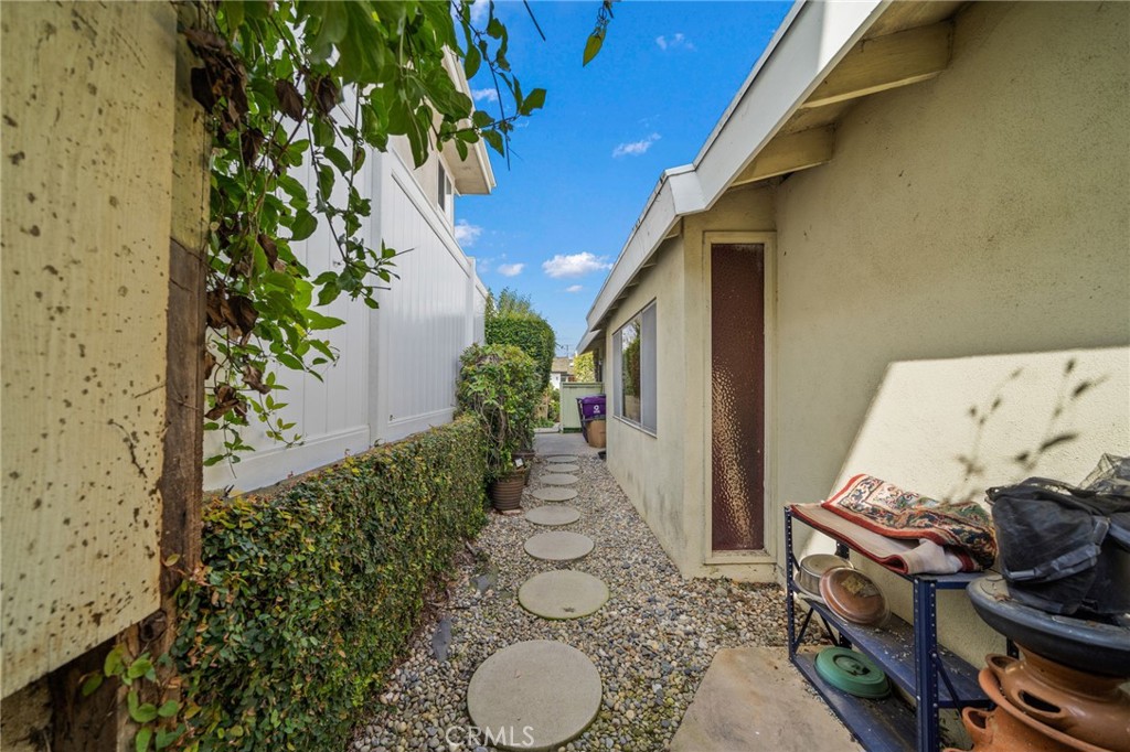 876 N Hillside Drive