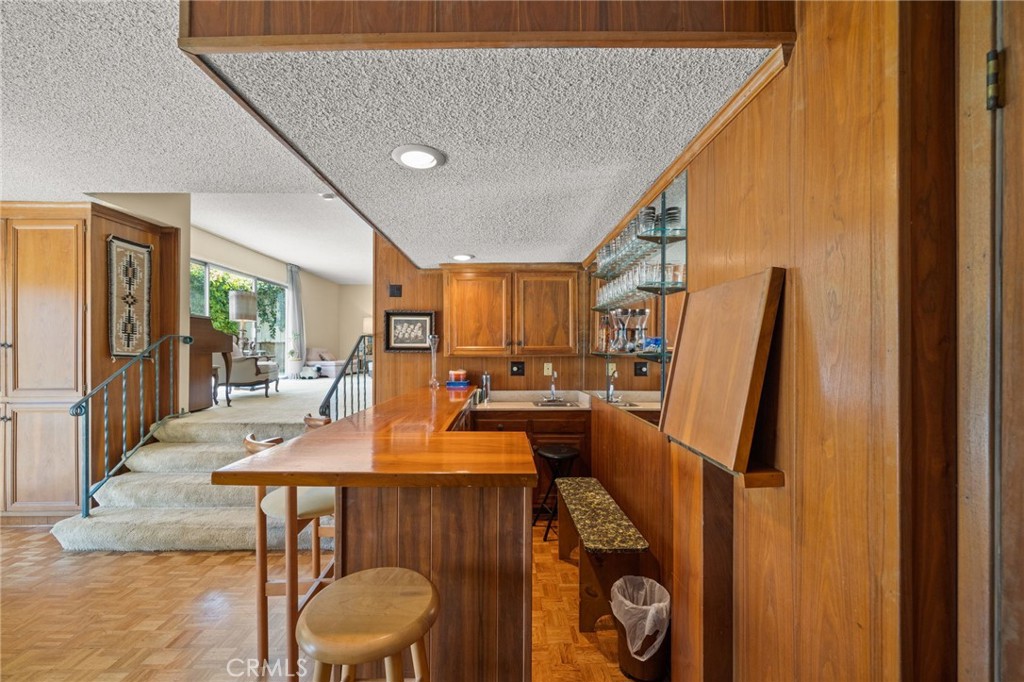 876 N Hillside Drive