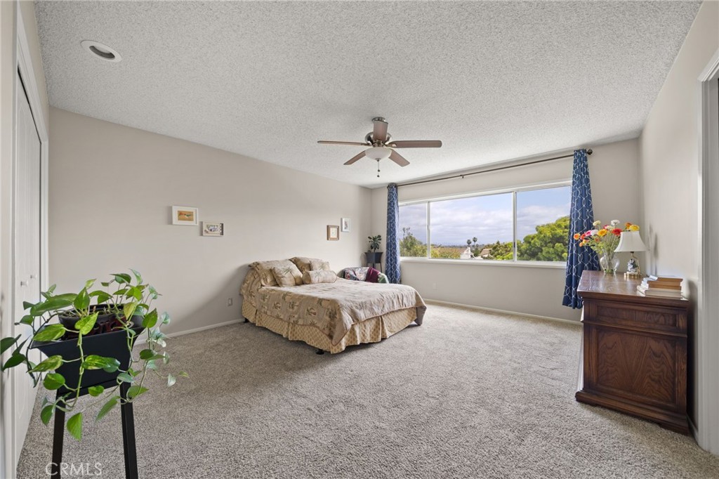 876 N Hillside Drive