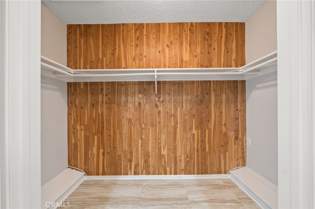 876 N Hillside Drive