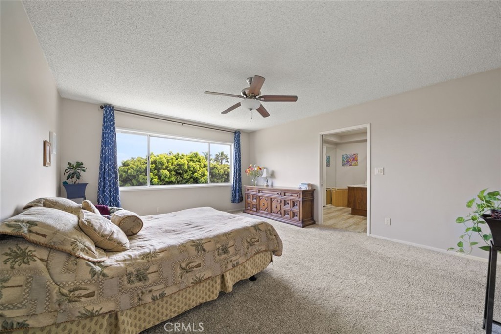 876 N Hillside Drive