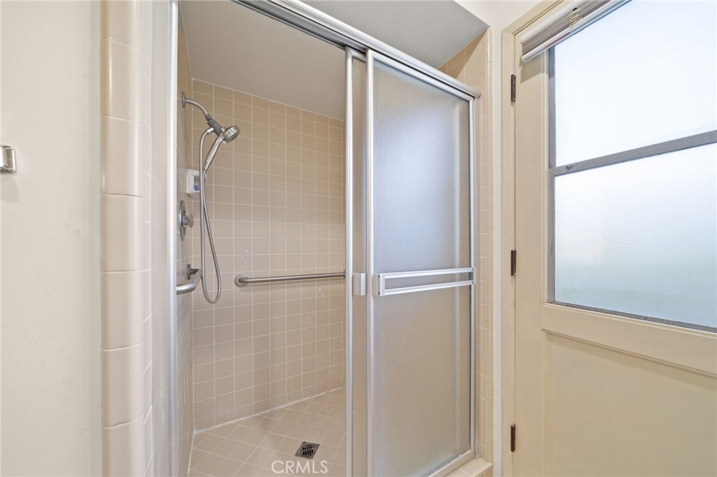 876 N Hillside Drive